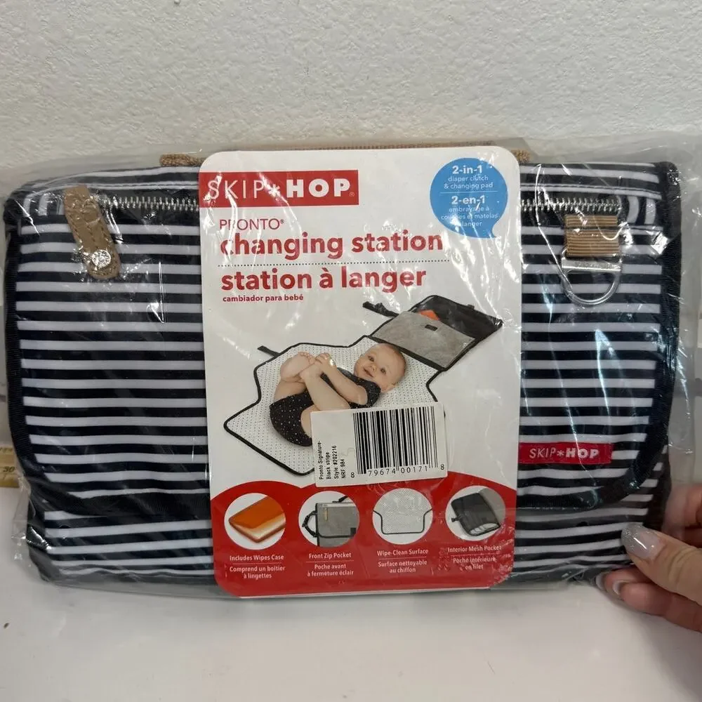 NWT Skip Hop Pronto Wristlet Portable Changing Mat Cushioned Diaper Changing Pad